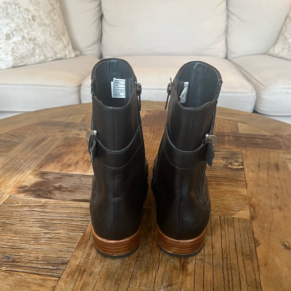 UGG women’s black leather zip boots - Picture 2 of 10